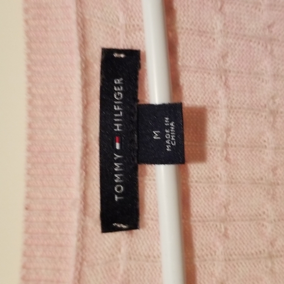 Gently used size M pretty pink cable v neck sweater Tommy Hilfiger brand - Picture 2 of 4